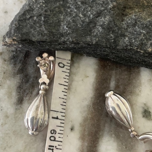 Vintage Sterling Silver Ribbed drop earrings - Picture 3 of 5